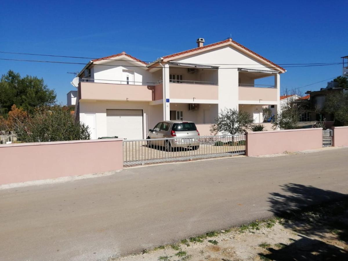 Apartments Ruzmarin Vrsi Exterior photo